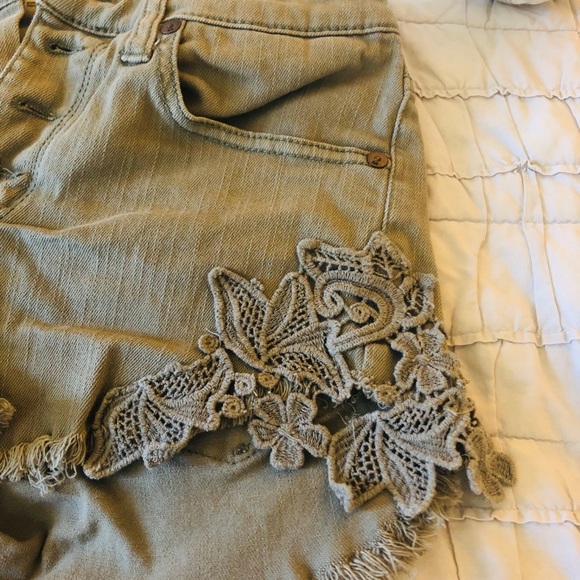 Army green shorts with cute detail on sides! - Picture 4 of 6